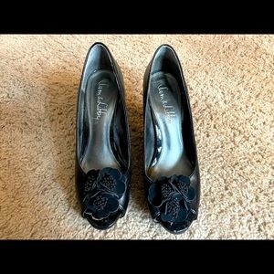 Sam & Libby black open-toed heels